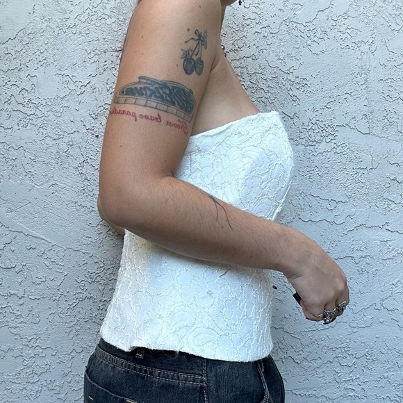 Beautiful Lace Corset, Never Worn - Picture 3 of 11